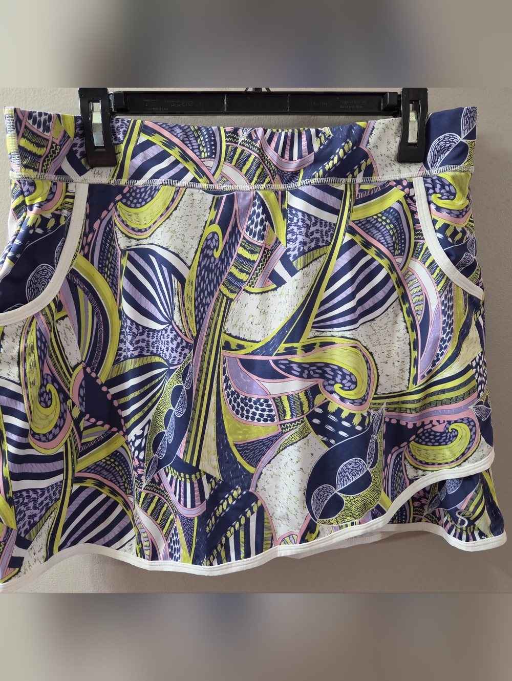 Sofibella Women’s Printed A-Line Skort in Navy, Yellow & Pink. Sz L